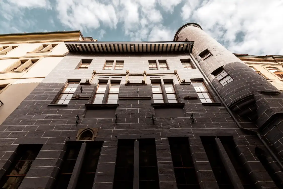 Hotels near Tavel House