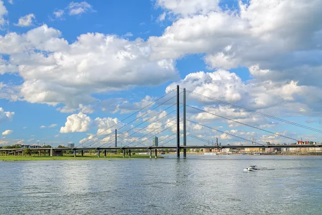 Отели с услугой баром в г. Кельн