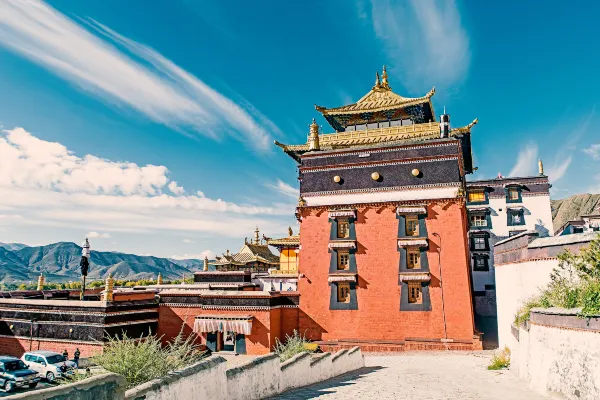Hotels near Qunzhong Art Museum