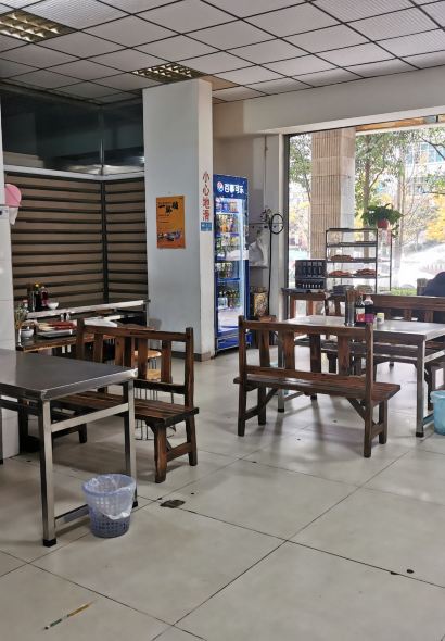 珀玉莲花白米线店