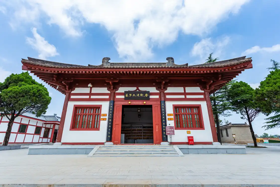 Hotels near Tomb of Prince Yide