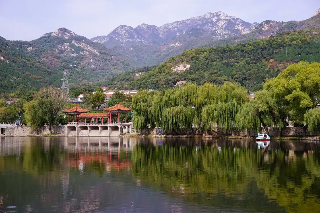 Hotels near Hu Mountain Park