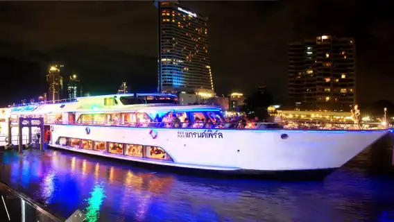 Pelayaran Malam di Sungai Chao Phraya di Bangkok, Thailand | Pilih daripada pelbagai pelayaran mewah | Termasuk makan malam bufet + kerusi dek pilihan