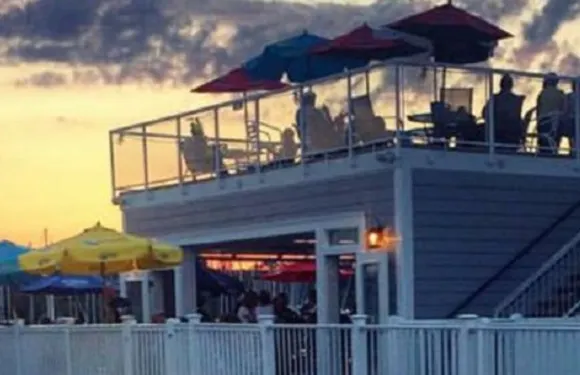 Skippers Pier Restaurant & Dock Bar