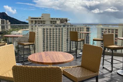 SKY Waikiki Raw & Bar