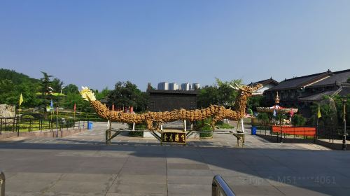 Liu Hong Park (Southwest Gate)