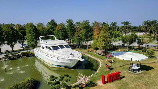 Landu Tourist Factory