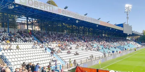 保羅·馬紮體育場