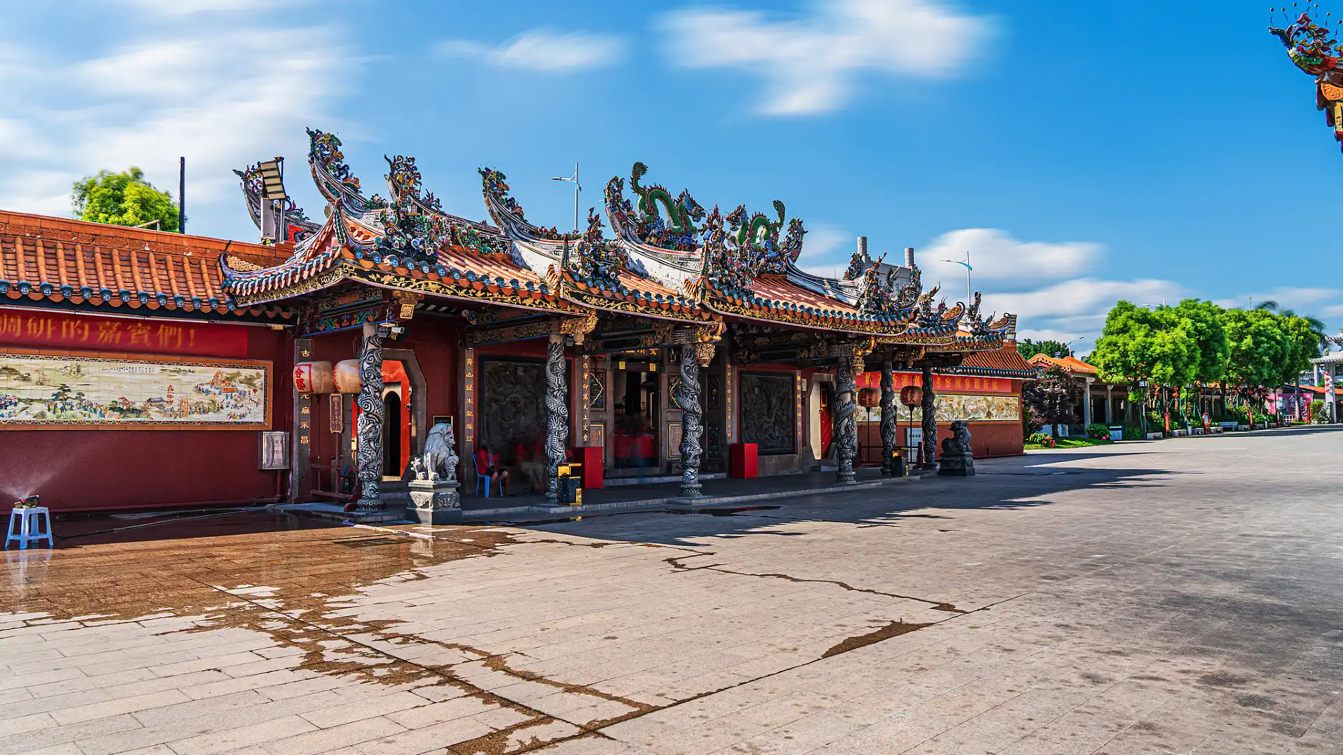 Hotels near Qinglong Ancient Temple