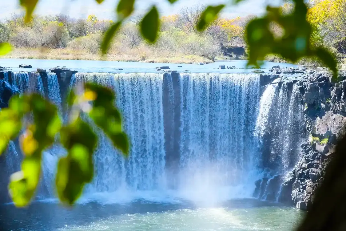 Hotels near Diaoshuilou Waterfall