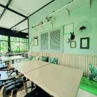 คาเฟ่สไตล์​ตะวันตก