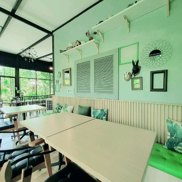 คาเฟ่สไตล์​ตะวันตก