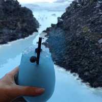 呈現夢幻牛奶藍的藍湖溫泉！
