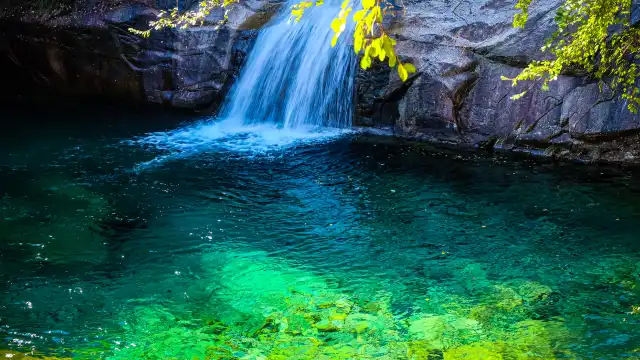 Hotels near Emerald Valley