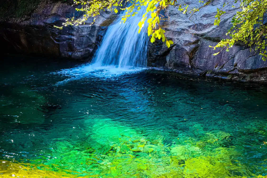 Hotels near Emerald Valley