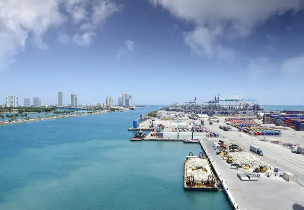 Отели с услугой бассейном в г. Майами