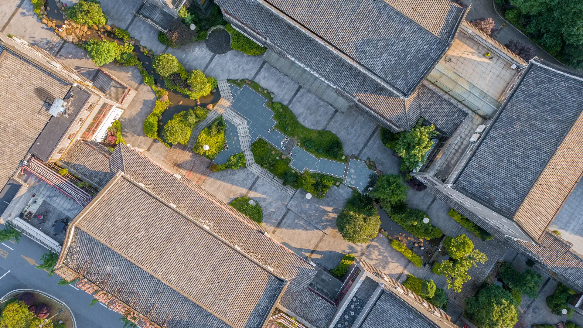 Hotels near Dongjiang Lake Rare Stone Museum