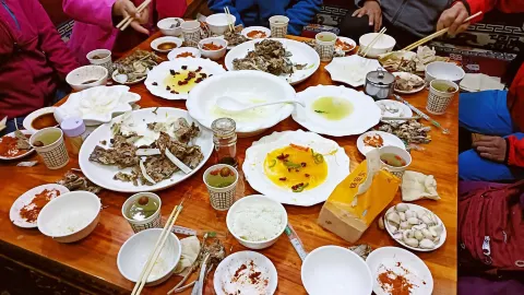 清真伊兰手抓美食城 in Али