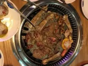 金滏山烤肉·海鲜·火锅自助餐厅(荆门漳河万达店)