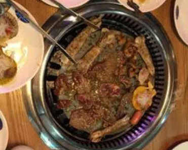 金滏山烤肉·海鲜·火锅自助(漳河万达店)