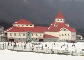 Снежный лыжный участок в Сити