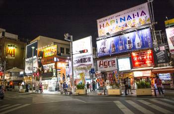沖縄の人気夜の人気シーン