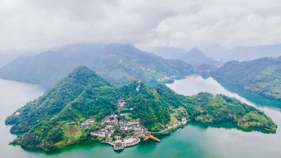 Чунг Ву лягу от горы