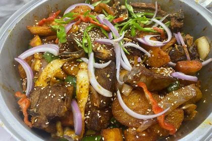 马克力木手抓炕锅烤羊肉(盐湖一小区店)