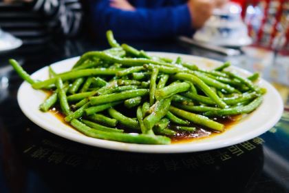 YI GE CHI LENG SHUI YU DE DI FANG