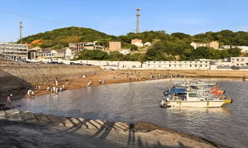 Beachcombing in Zhoushan