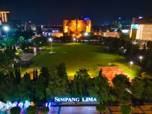 Lapangan Pancasila Simpang Lima Semarang
