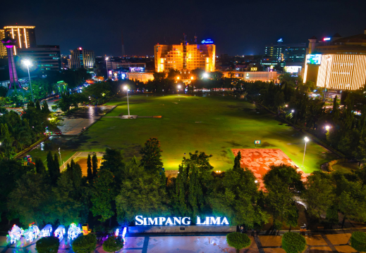 Lapangan Pancasila Simpang Lima Semarang