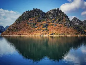 Quyang Lake