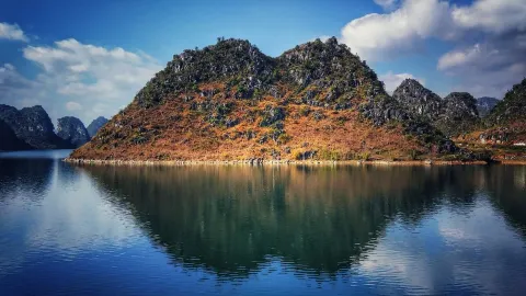 Quyang Lake attraction in Baise