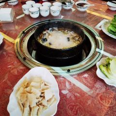 鲁朗石锅城·松茸天麻石锅鸡 User Photo