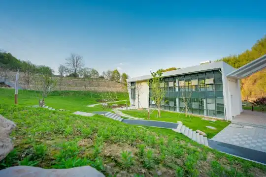 Hotels near Lishui East China Medicinal Botanical Garden