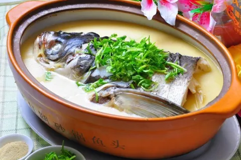 THE PENINSULA OF ROYAL LAKE HOTLES·RESTAURANT
