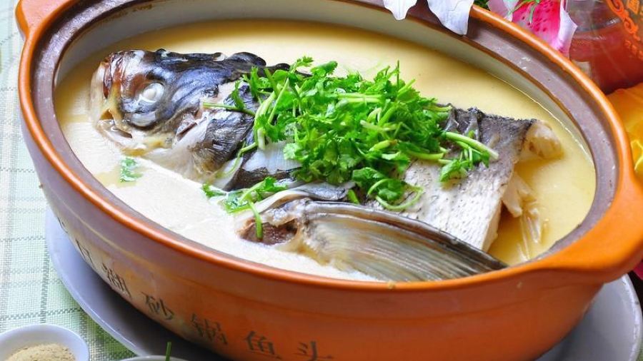 THE PENINSULA OF ROYAL LAKE HOTLES·RESTAURANT