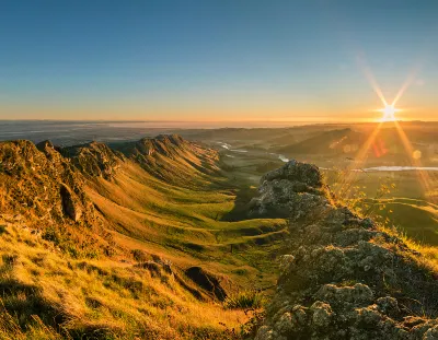 Flights from Nelson to Auckland