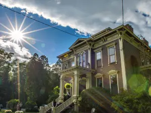 The Mansion of Saratoga