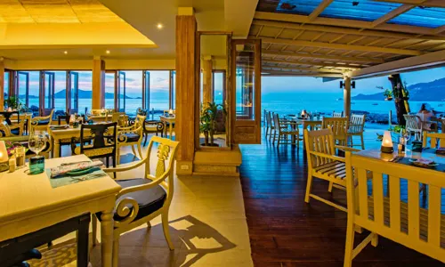 Sea Salt Lounge & Grill
