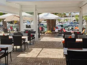 17 Restaurant & Bar