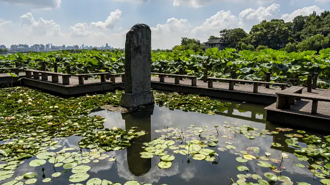 三評西湖十景碑記