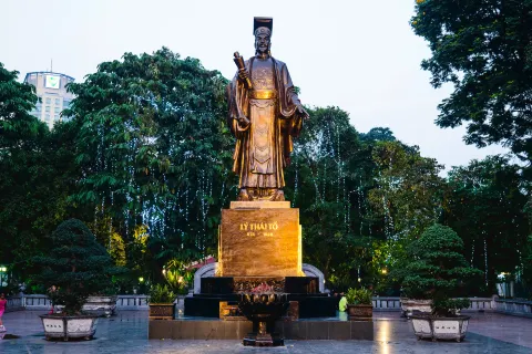 Ly Thai To Garden