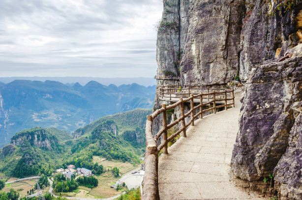 Cliff Corridor
