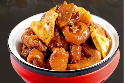 村里人家炖菜馆(东联店)