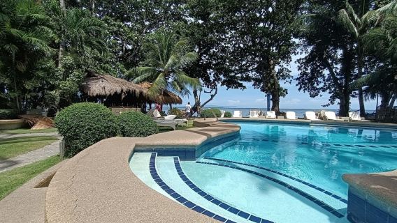 Mike's Dauin Beach Resort
