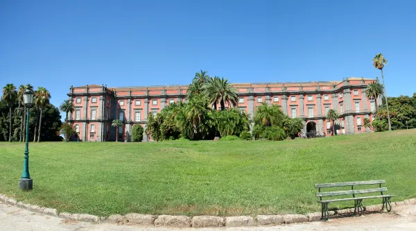 Hotel dekat Basilica di Santa Maria degli Angeli a Pizzofalcone