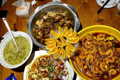 休記光頭香辣蟹幹鍋(幸福大院店)