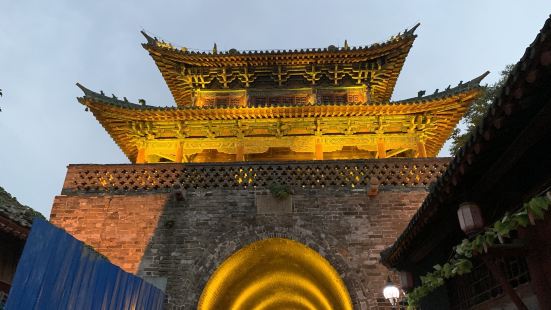鼓楼，位于河南省洛阳市老城区内，位于洛邑古城和丽景门的中间位